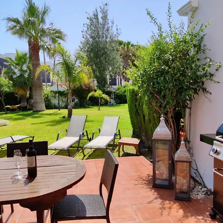 Spacious Beachfront Town House In With Fully Equipped Kitchen, Pools, Garden, Sea View Holiday home *