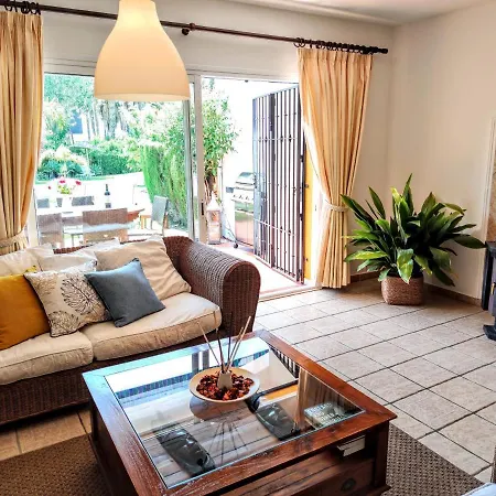 Prázdninový dům Spacious Beachfront Town House In With Fully Equipped Kitchen, Pools, Garden, Sea View