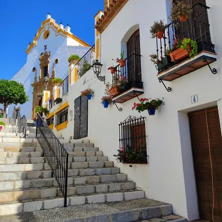 Spacious Beachfront Town House In With Fully Equipped Kitchen, Pools, Garden, Sea View Holiday home Estepona