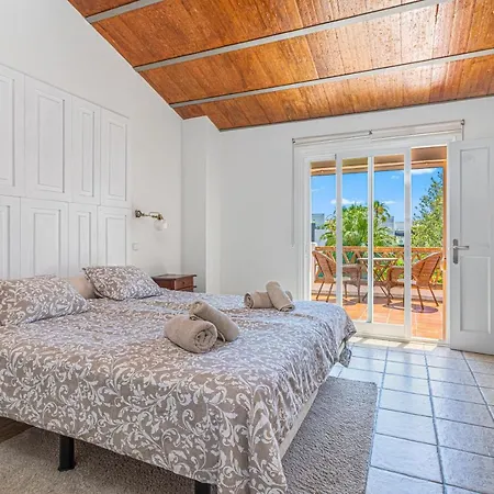 Spacious Beachfront Town House In With Fully Equipped Kitchen, Pools, Garden, Sea View Holiday home Estepona