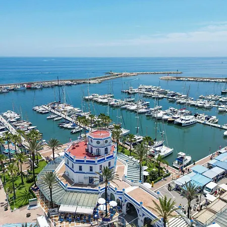 Spacious Beachfront Town House In With Fully Equipped Kitchen, Pools, Garden, Sea View Holiday home
