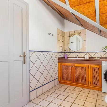 Spacious Beachfront Town House In With Fully Equipped Kitchen, Pools, Garden, Sea View Prázdninový dům Estepona