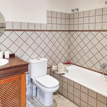 Prázdninový dům Spacious Beachfront Town House In With Fully Equipped Kitchen, Pools, Garden, Sea View