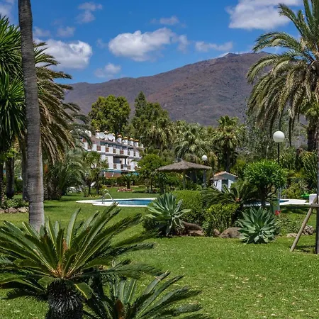 Spacious Beachfront Town House In With Fully Equipped Kitchen, Pools, Garden, Sea View *